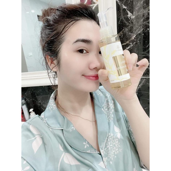 Không tốn bông tẩy trang lại sạch da