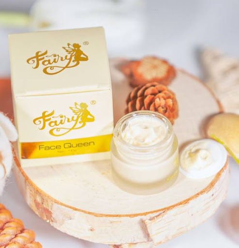 Kem Face Queen Fairy giúp cấp ẩm và duy trì độ ẩm cho da, làm cho da mềm mại và mịn màng