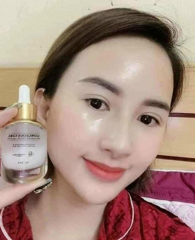 Cấp ẩm giúp da căng mọng mềm mịn