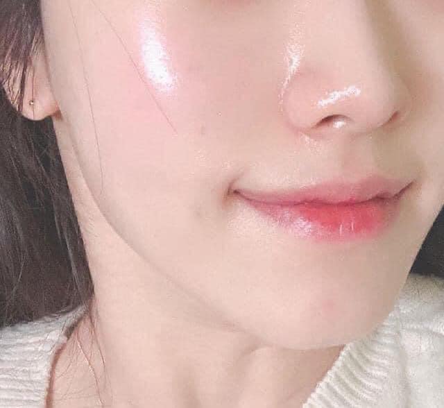 Serum Filler Aqua chứa Hyaluronic Acid, giúp cung cấp nước và giữ ẩm cho làn da, mang lại cảm giác mềm mại và căng bóng