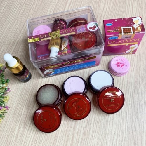 1 bộ gồm 5 sản phẩm dưỡng da